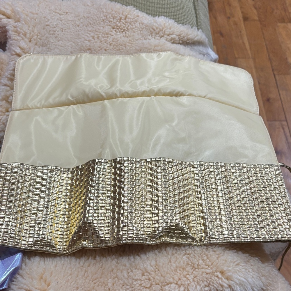 Laura Geller Woven Metallic Gold make up brush bag & wrap Strap holds 9 brushes - Picture 3 of 3
